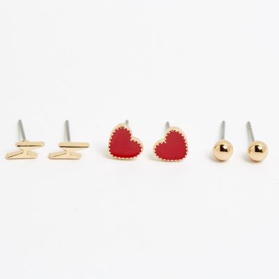 Lot de trois boucles d'oreilles puces en métal avec heart rouge