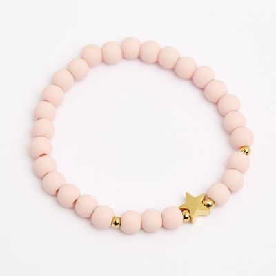 Bracelet acier dore élastique avec perles rose pastel et étoile doree
